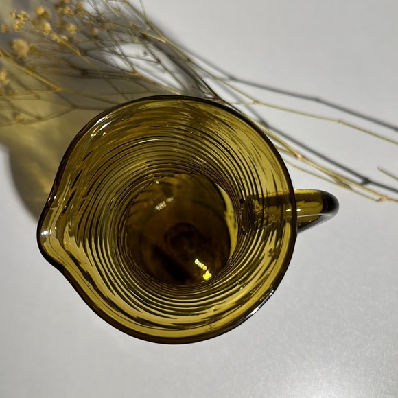 Vintage Mid Century Modern Deep Amber / Olive Blown Swirled Glass Pitcher/Ewer - Picture 4 of 12